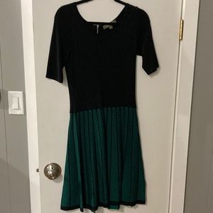 Green/black sweater dress